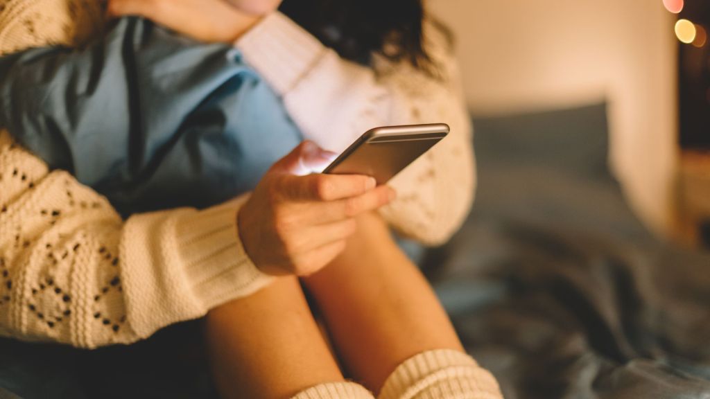 Some people looking for connections use artificial intelligence (AI) chatbots for emotional support, but it turns out virtual companions might actually be making lonely users even sadder.