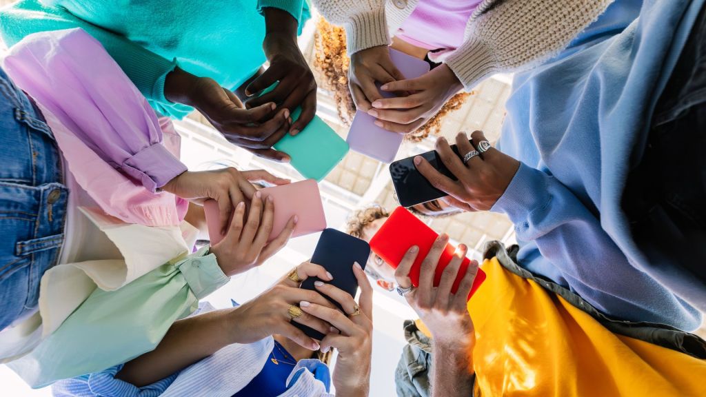 Under 18? A new Texas bill could block social media access